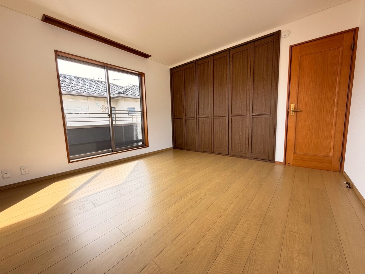 【洋室】大きな収納のあるお部屋