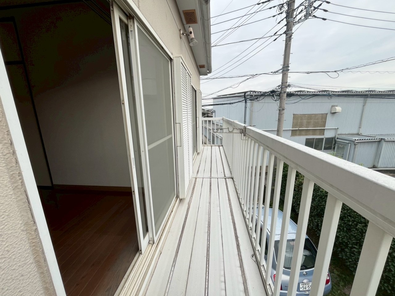 【バルコニー】日頃のお洗濯物はもちろん、家族分のお布団もラクラク干すことができます♪