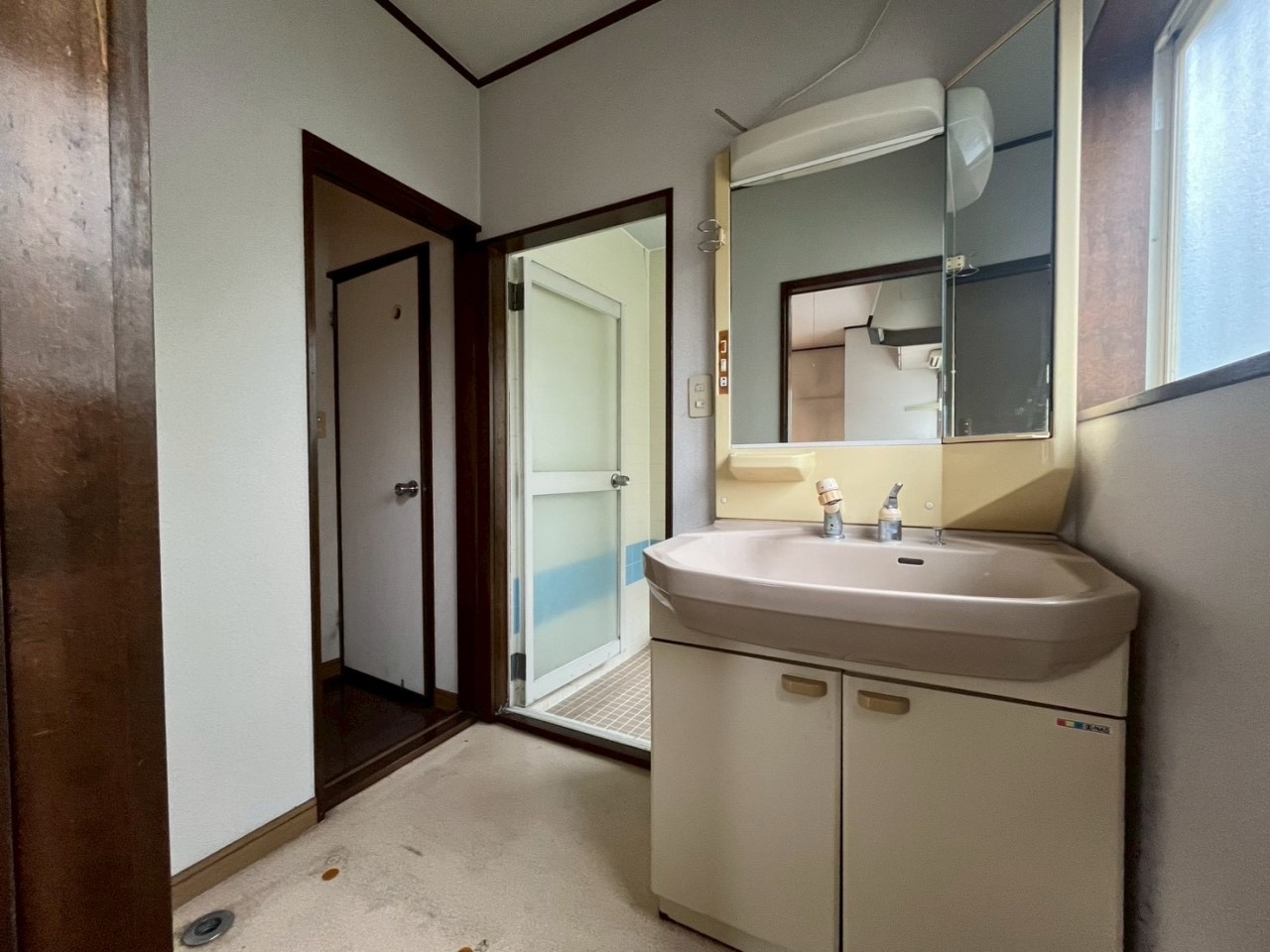 【洗面台】2面鏡になっております♪