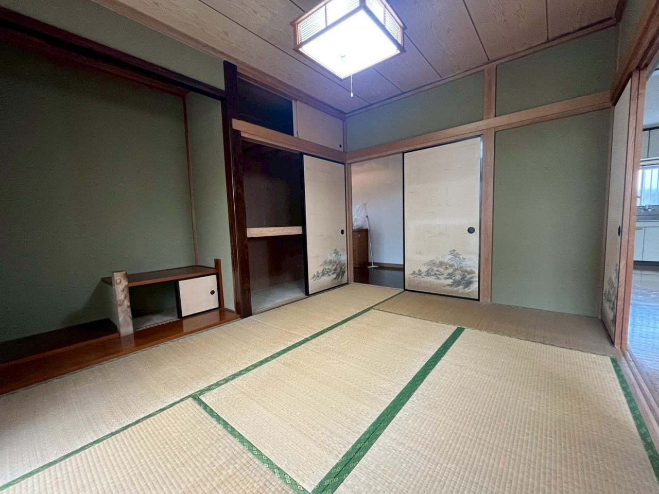 【和室】お布団や季節ものの収納に便利な押入れ