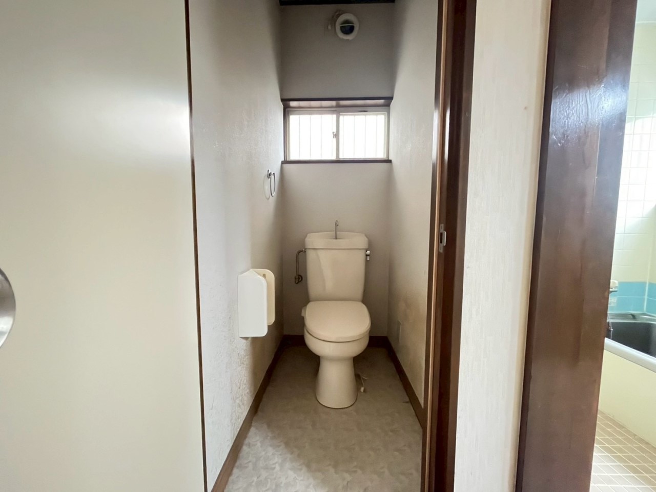 【トイレ】窓がついているので換気も楽々♪