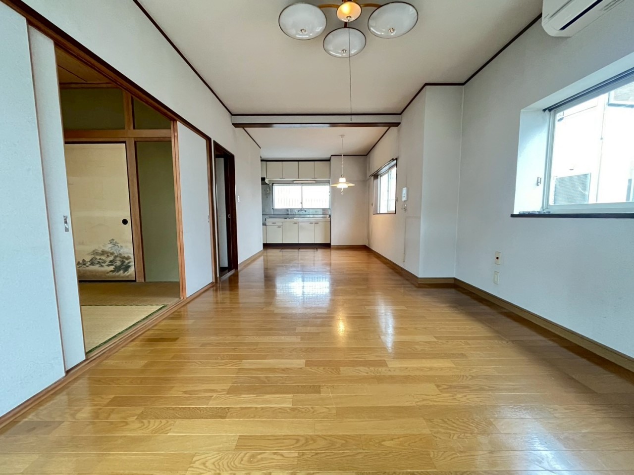 【リビング】光がたくさん入ってくる明るいリビング♪