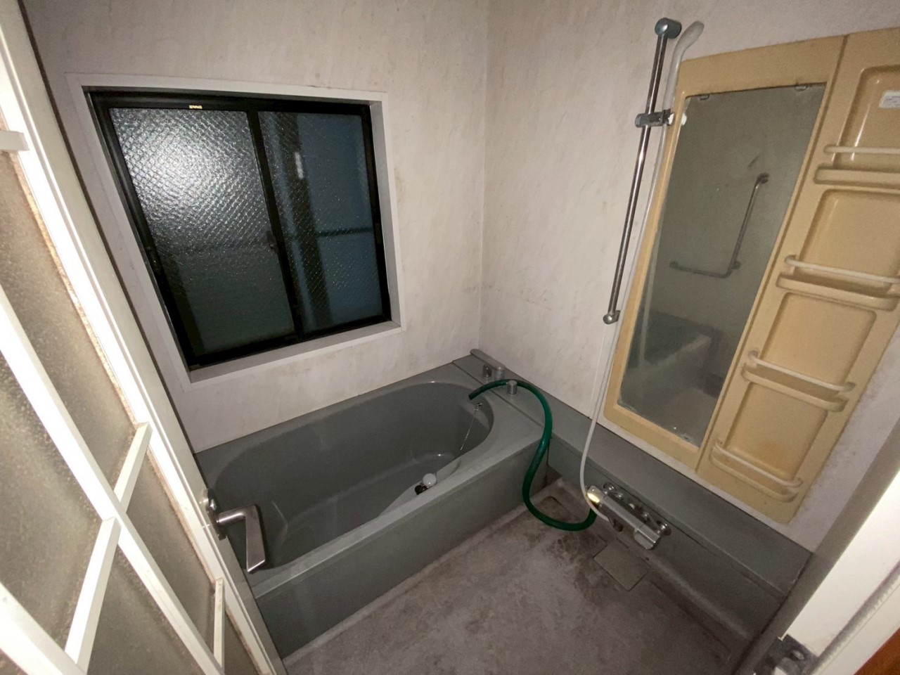 【浴室】新しいユニットバスになります♪ ※リフォーム前写真