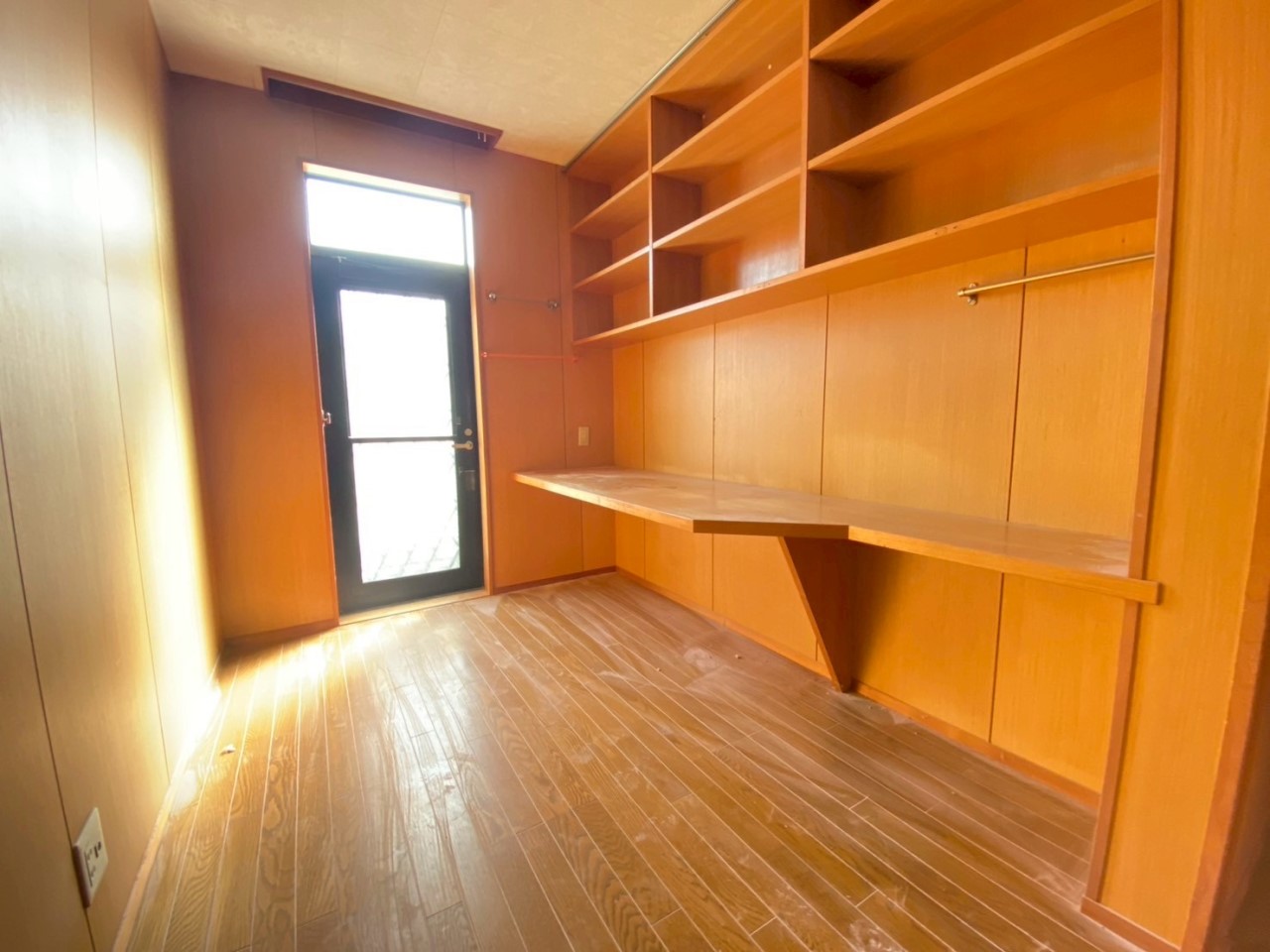 そのまま書斎としても、ランドリスペースとしても使用可能○ ※リフォーム前写真