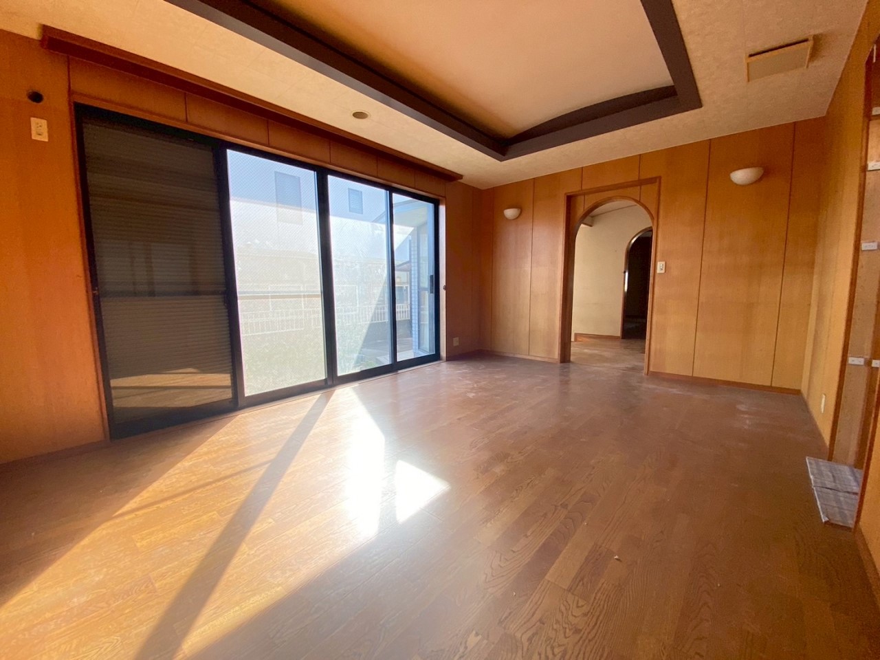 【リビング】折り上げ天井は開放感を生みだします♪ ※リフォーム前写真