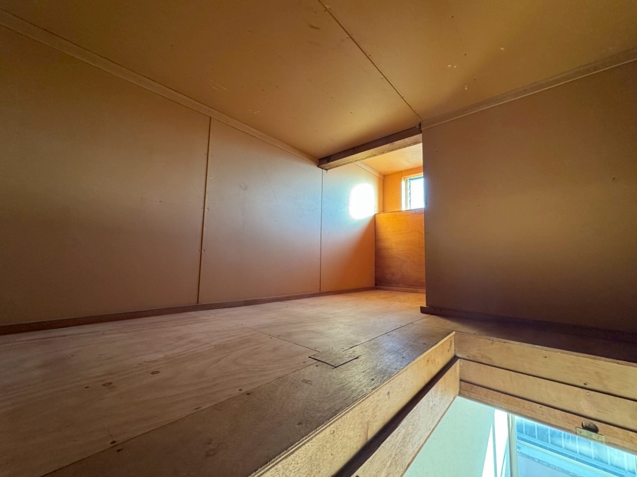 【屋根裏収納】