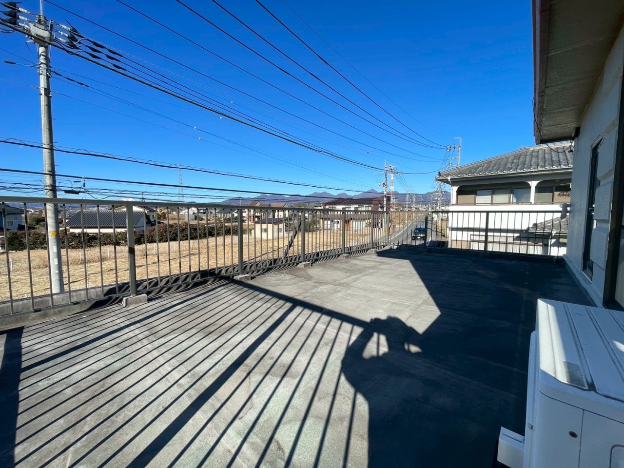 バルコニーからは山々が望めます。ティータイムを楽しむのも良いですね♪