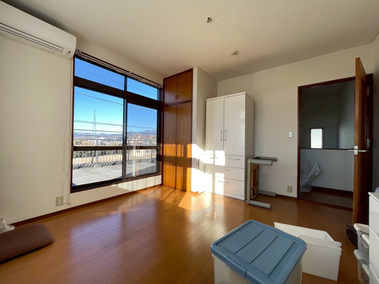 【洋室】眺めの良いお部屋♪ ※家具小物等は撤去いたします