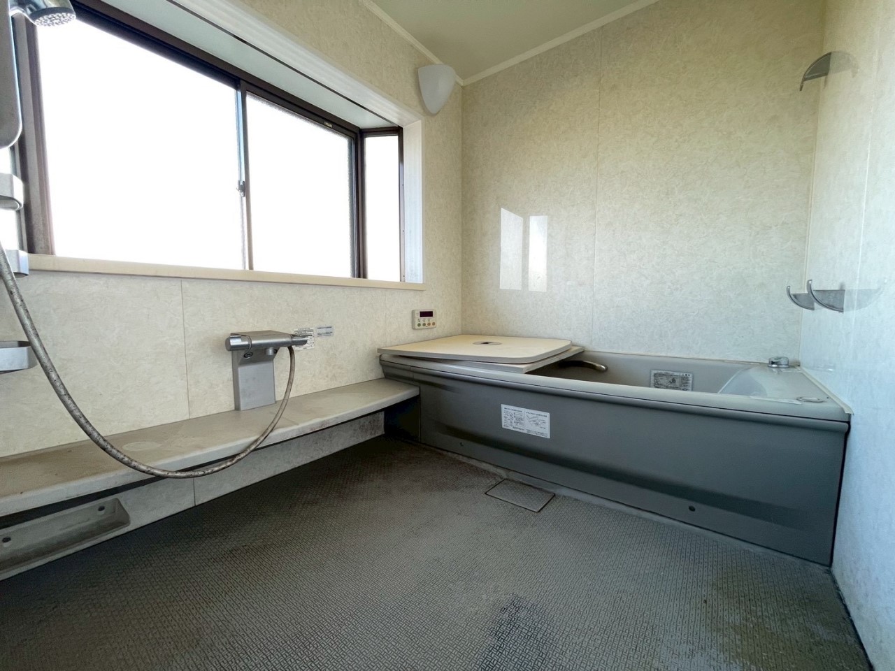 【浴室】1.25坪あるので、介助にありがたい広さです♪