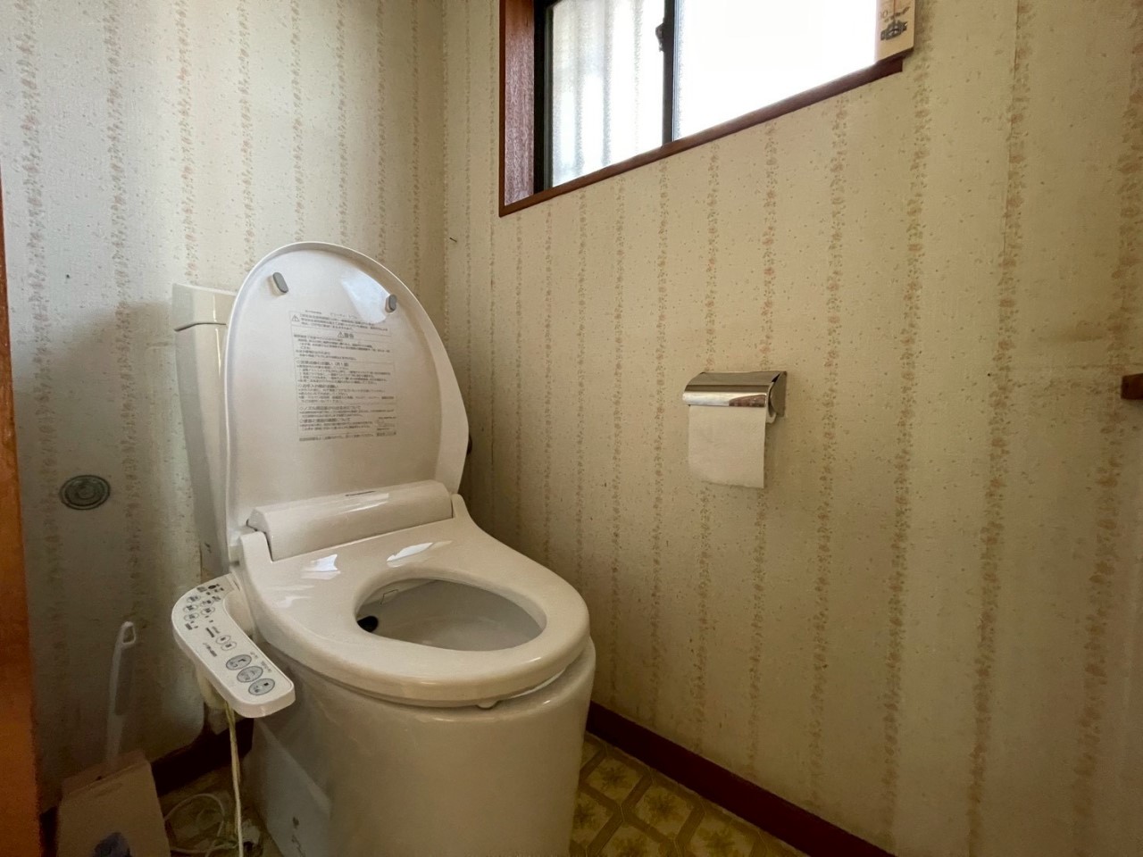 【トイレ】窓がついているので換気も楽々♪