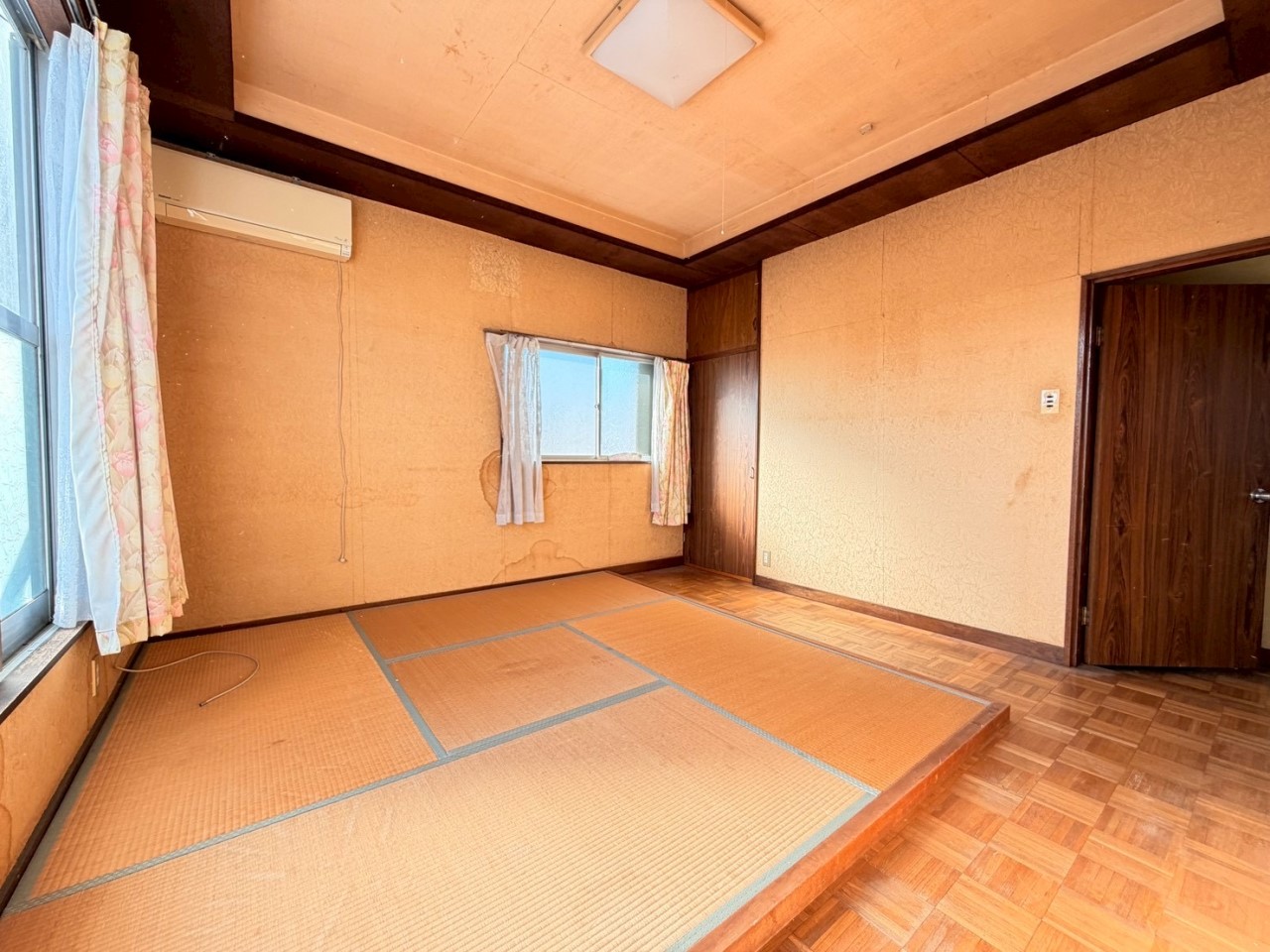 【和洋室】洋室に畳が置いてある、特徴的なお部屋です♪