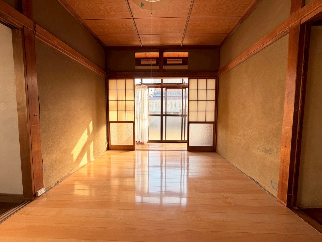 【和洋室】障子から明るい光が差し込み落ち着ける空間です♪