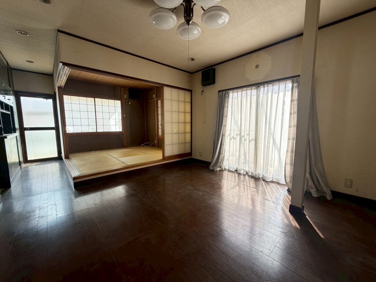 【リビング】優しい光が入ってくるリビングです♪