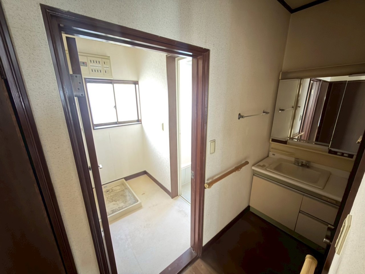 【洗面所】化粧台の3面鏡は支度に大助かり♪