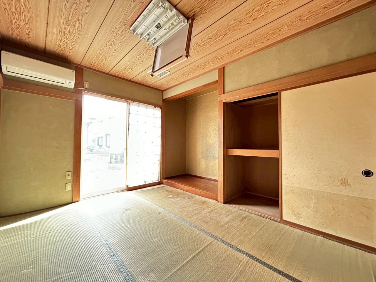 【和室】押入には、布団や季節ものなどが収納できます♪