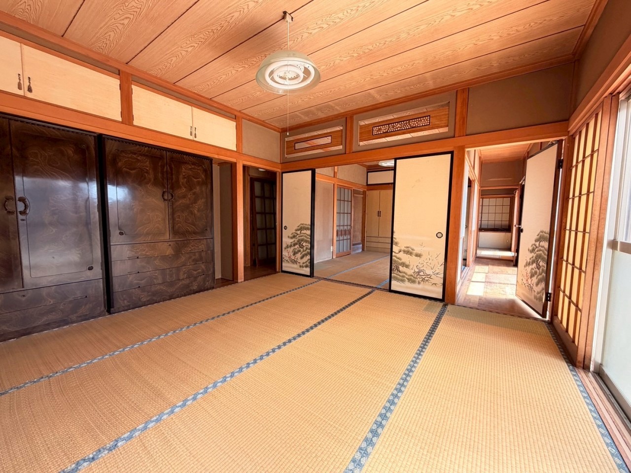 【和室】重厚なタンスがある和室です♪