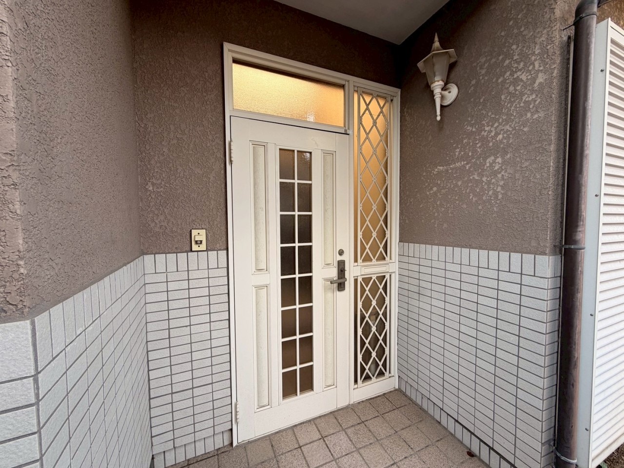 【玄関】※リフォーム前写真 新しい玄関に交換します♪