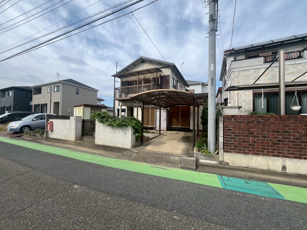 【外観】前面道路は幅員6.2mです。