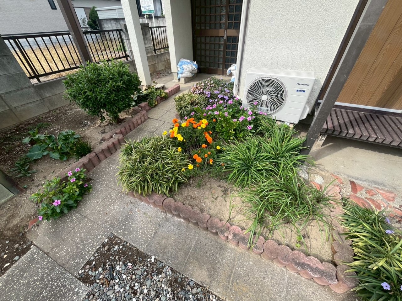 【お庭】お好きなお花を植えられる花壇もございます。