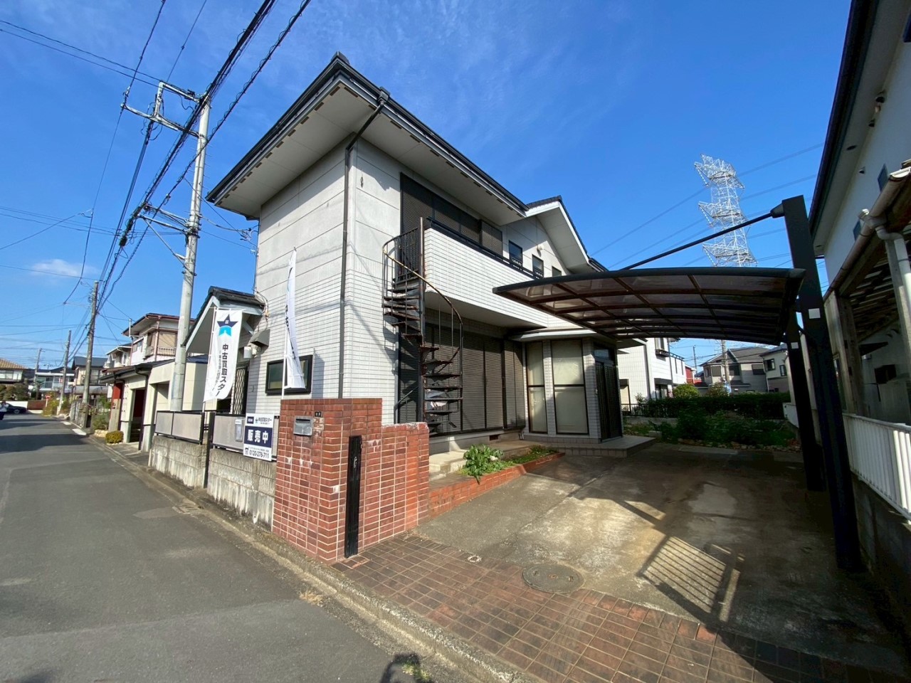 【外観】44坪超えの大きな建物です♪ ※リフォーム前写真