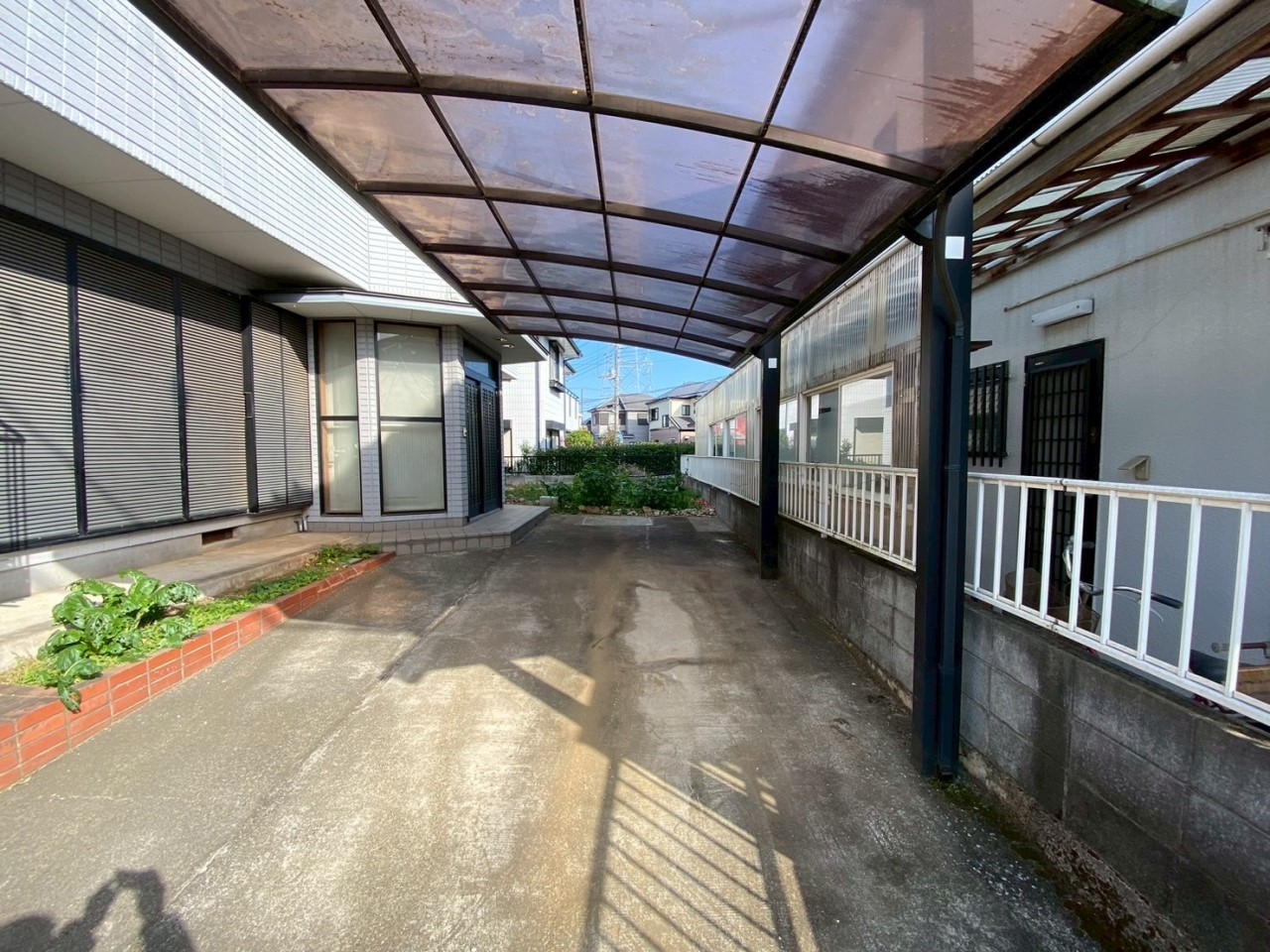 【外観】2台駐車可能です ※リフォーム前写真