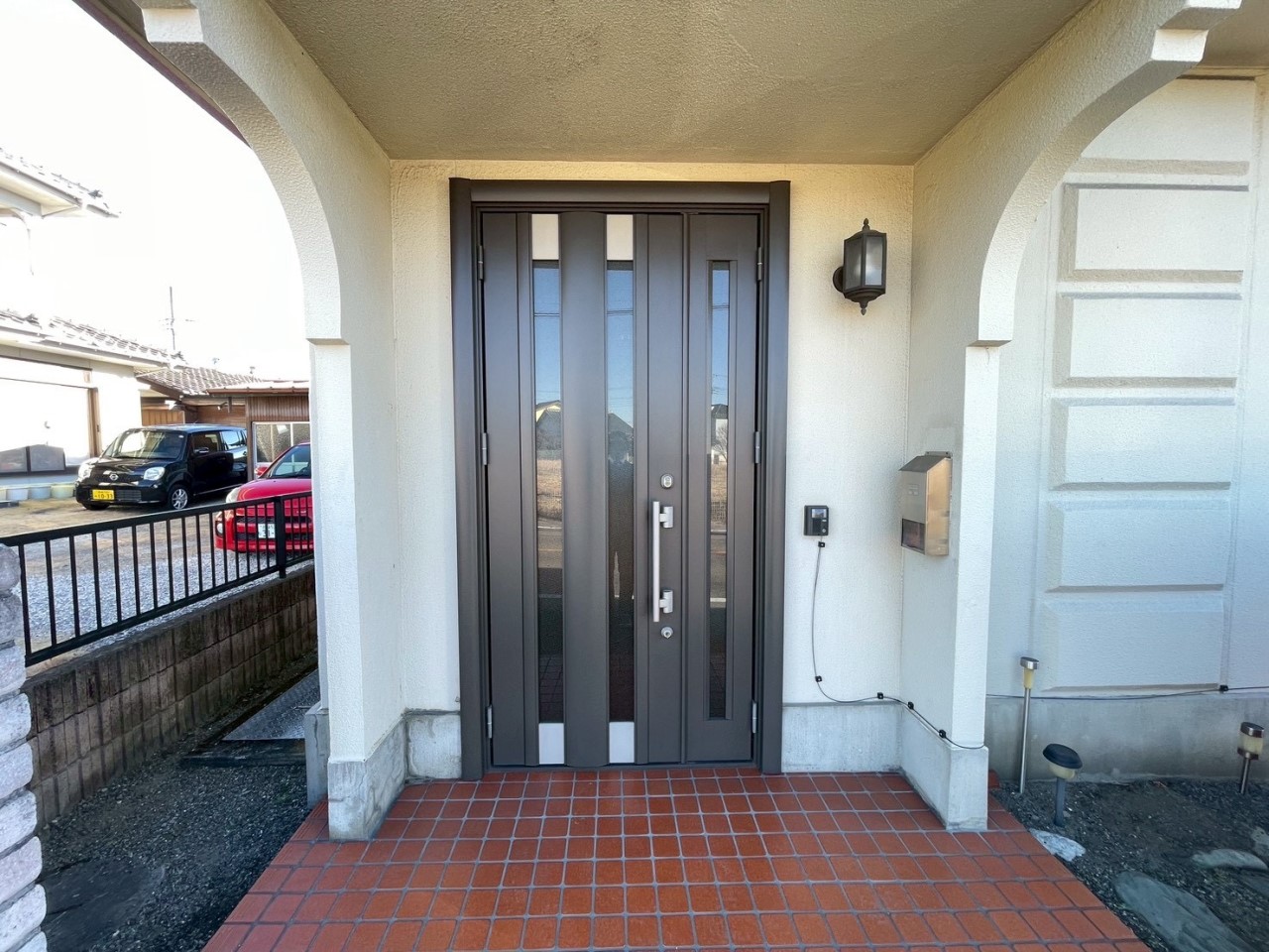 【玄関】見栄えが良い親子ドア♪