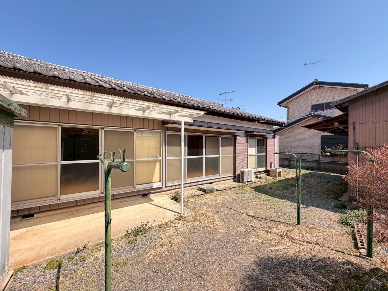 【外観】敷地面積150坪以上!日当たり良好♪