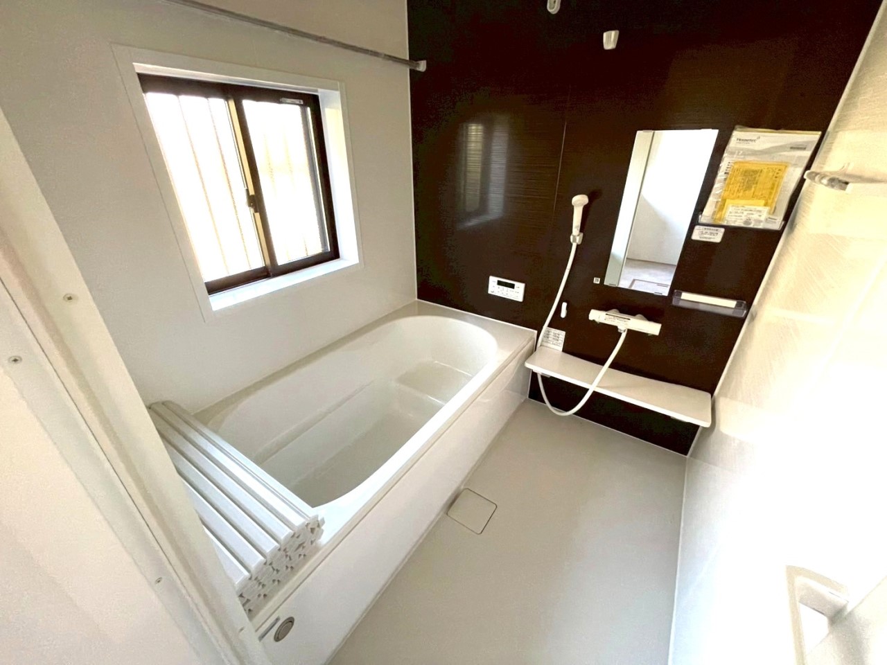 ※リフォーム済【浴室】1坪タイプのゆとりある浴室♪足を伸ばして1日の疲れを癒せます♪