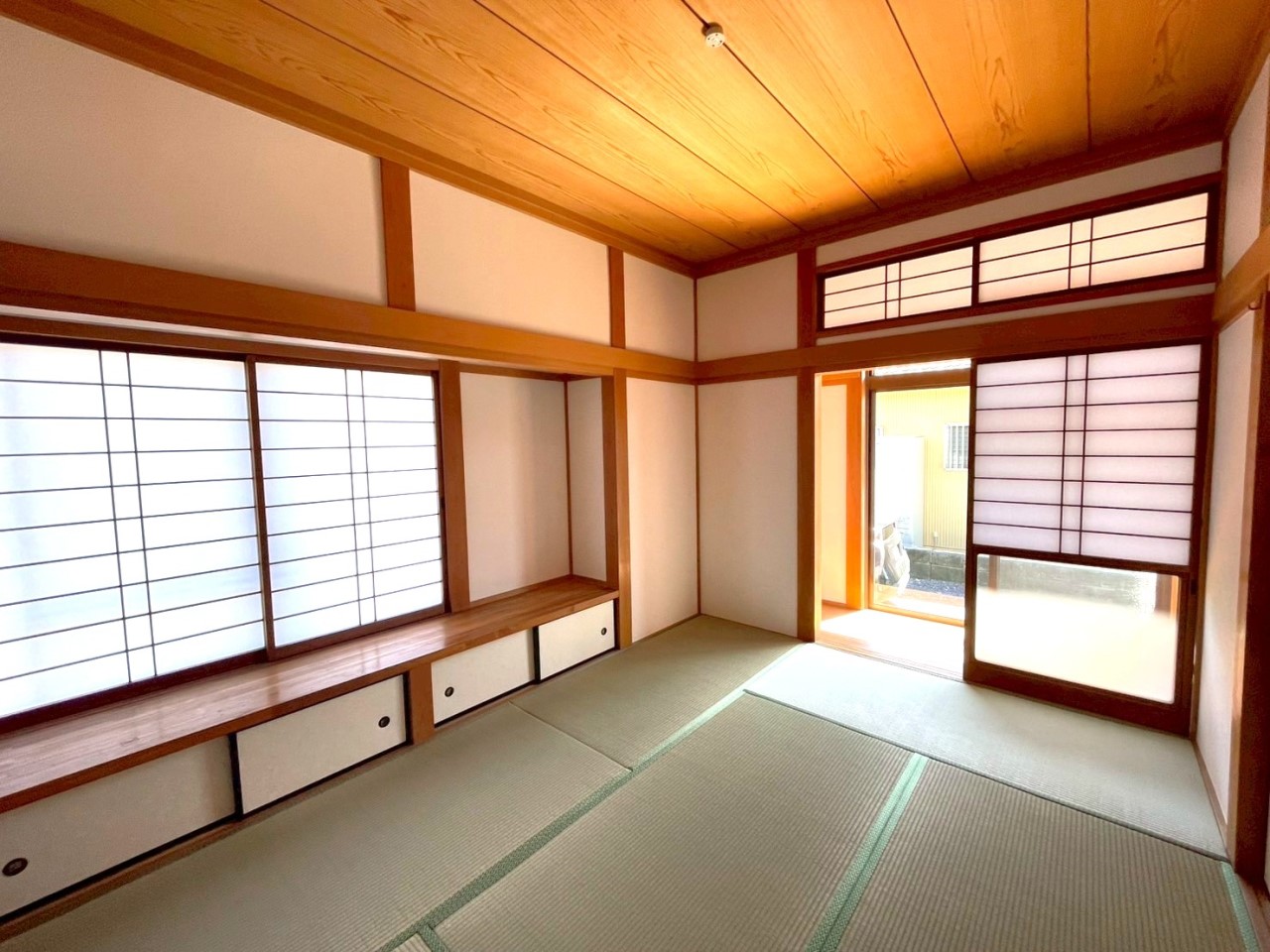 ※リフォーム済【1階和室】玄関からすぐの和室は、リビングを通らずに入れるため来客スペースとしても最適です♪