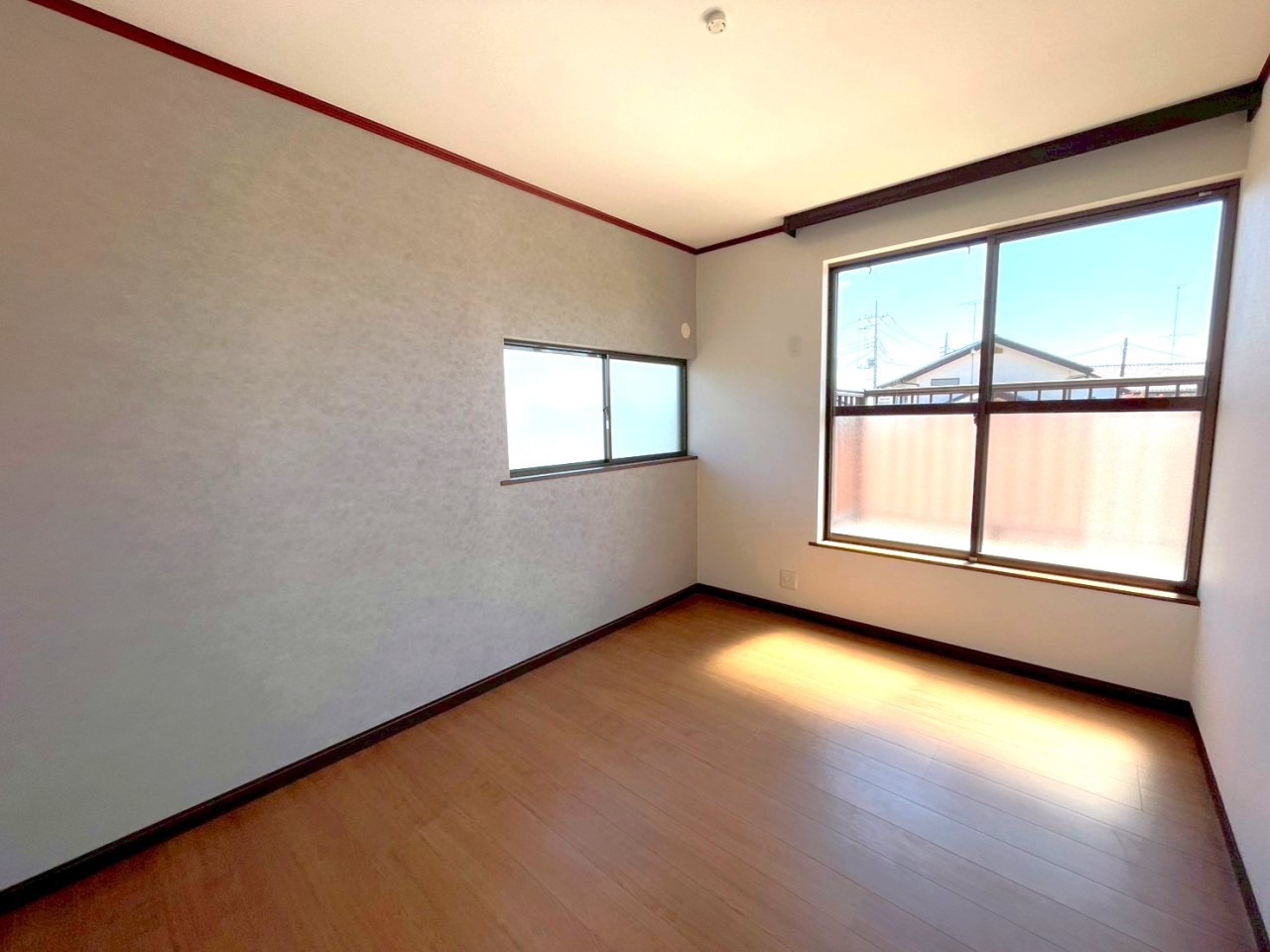 ※リフォーム済【2階洋室】趣味部屋や1人部屋としても最適な洋室です6帖洋室(^^)♪