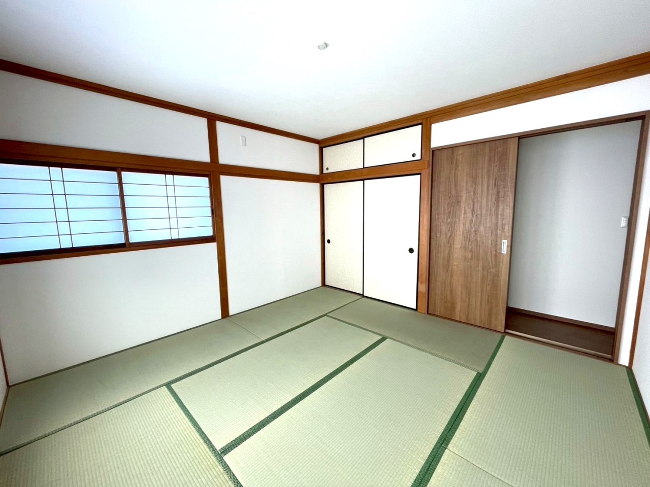 ※リフォーム済【2階和室】畳にはリラックス効果があるといわれています。落ち着いたお部屋でお昼寝にも最適です♪