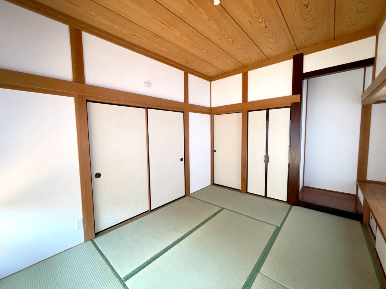 ※リフォーム済【1階和室】来客スペースとしても大活躍な和室。収納には座布団や生活雑貨も収納できます♪