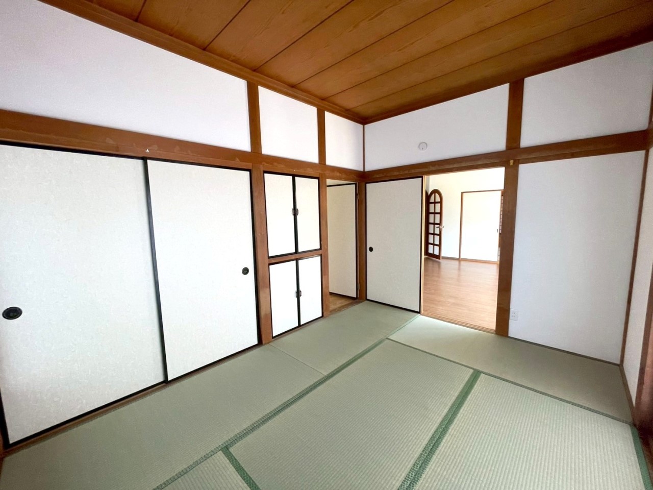 ※リフォーム済【1階和室】1階2つ目の和室は、お子様の遊び場や家事スぺ―スとしても最適です♪