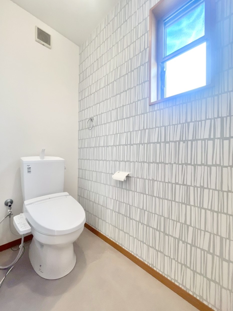 【トイレ】お気に入りのカバーやマット、スリッパを置いて快適空間に♪