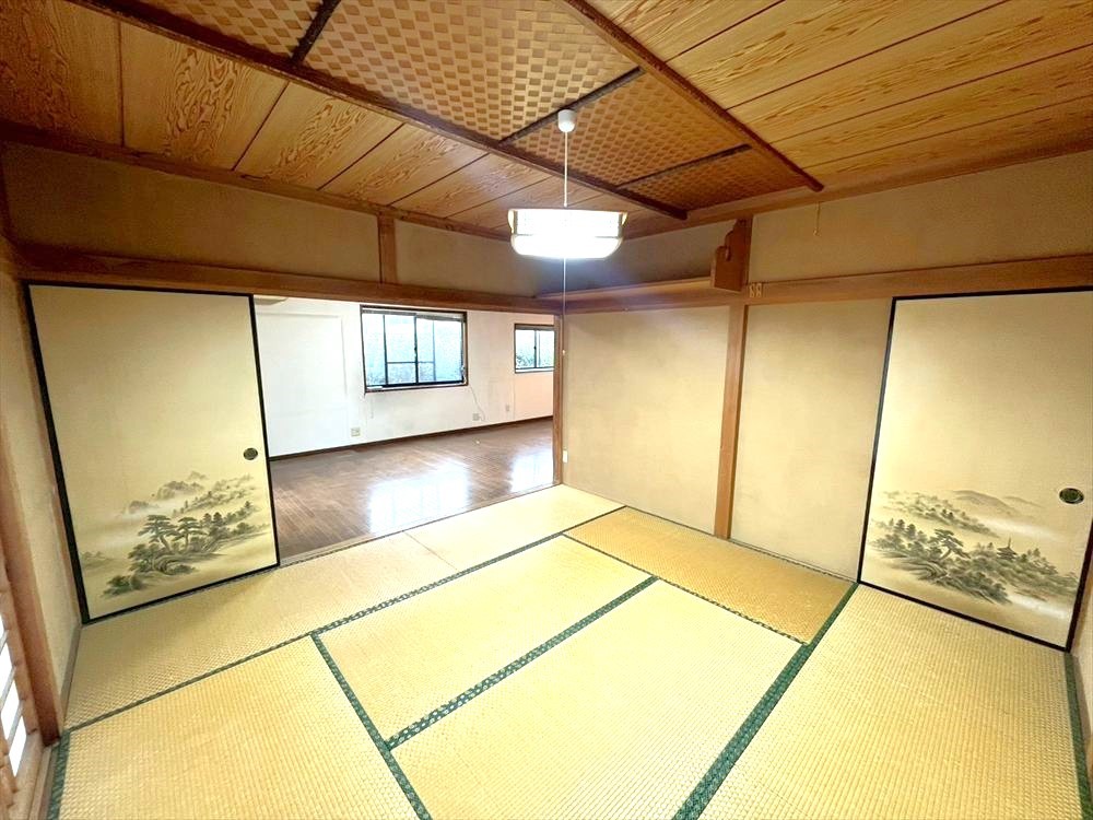 ※現況販売となります。(2025年11月撮影)玄関ホールからも出入りできるので客間としても◎