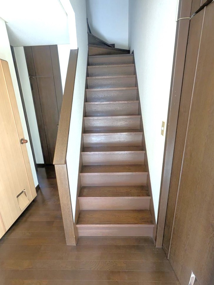 【階段】※※現況販売となります。(2025.11月撮影)