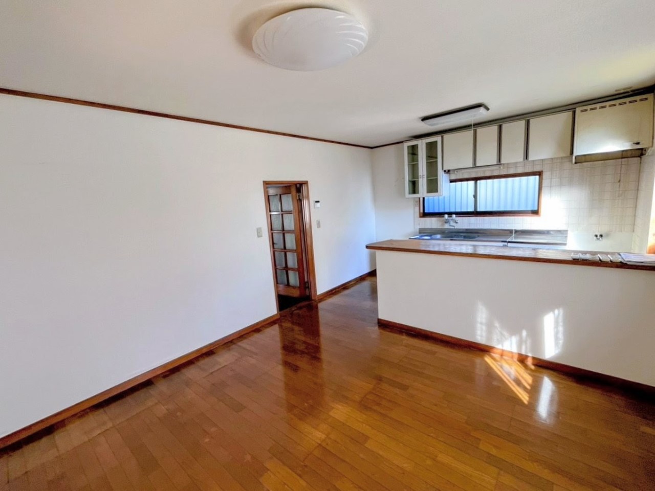 【リビング】※現況販売となります。(2026年1月撮影)12帖の広々リビング♪テーブルを置いてもゆったりと過ごせます♪