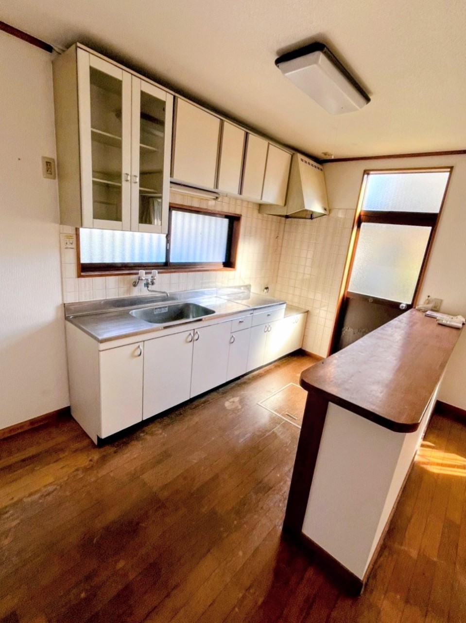 【キッチン】※現況販売となります。(2026年1月撮影)収納たっぷりのキッチン♪食器や調理器具もスッキリ収納できます♪