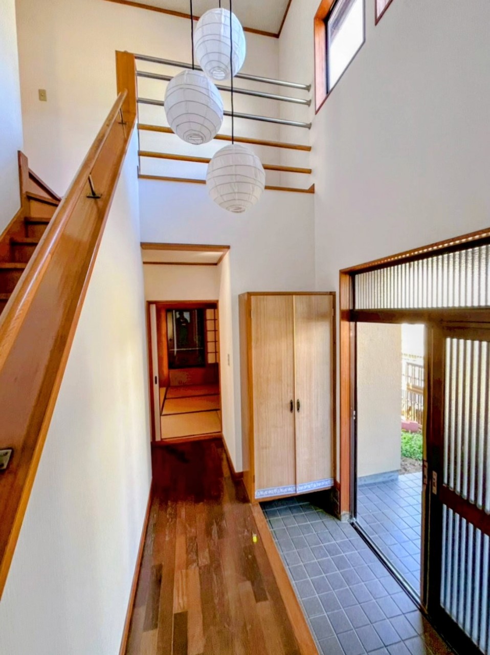 【吹き抜け】※現況販売となります。(2026年1月撮影)吹き抜けの明るい玄関♪