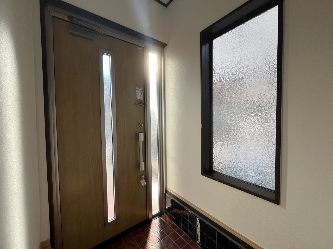 落ち着きのある玄関は広々としたスペースを確保しています!(2025年10月撮影)※リフォーム中写真