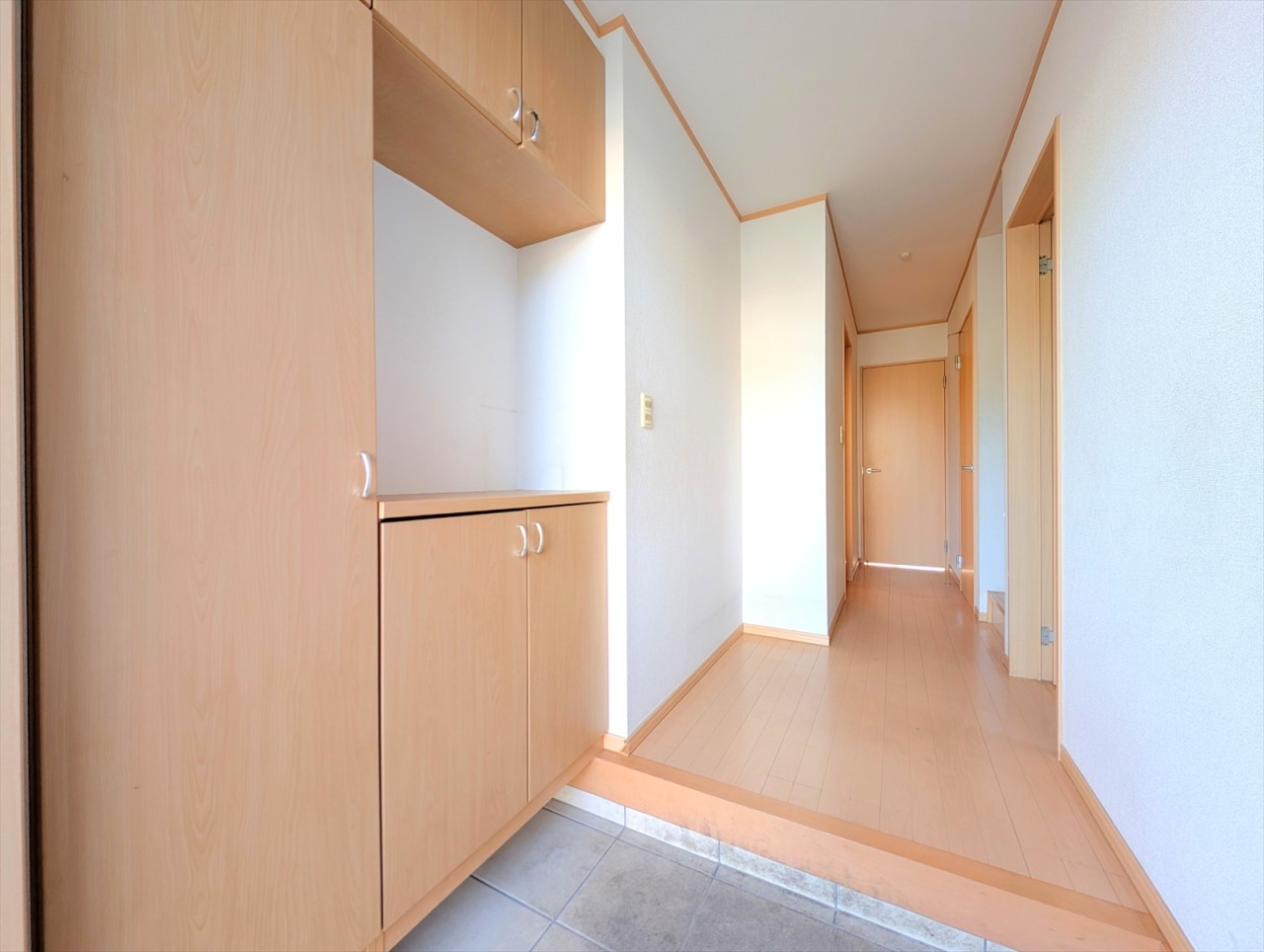 大容量のシューズボックス付きの玄関です!家族全員の靴をしまえるので散らかりがちな玄関をいつもすっきりと保てます♪(2026年1月撮影)