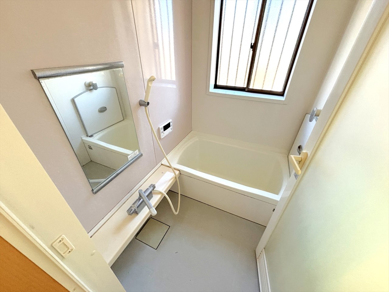 追い炊き機能付きのオートバスなので、キッチンからでもお湯張りが可能です♪(2025年12月撮影)