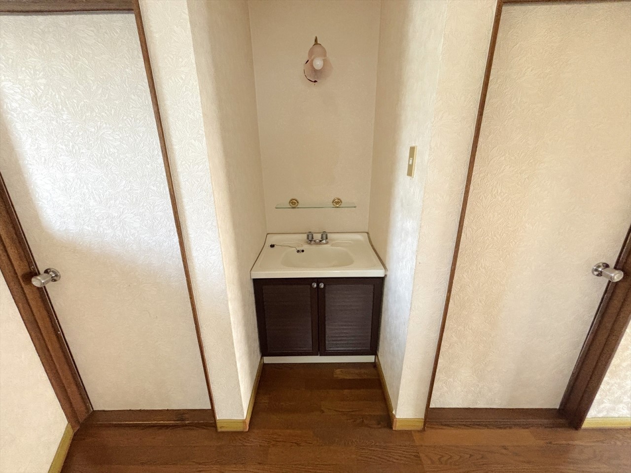 2階のホールにも洗面台がございます!忙しい朝の時間でも順番待ちをせず洗面台が使えて便利です♪(2026年5月撮影)