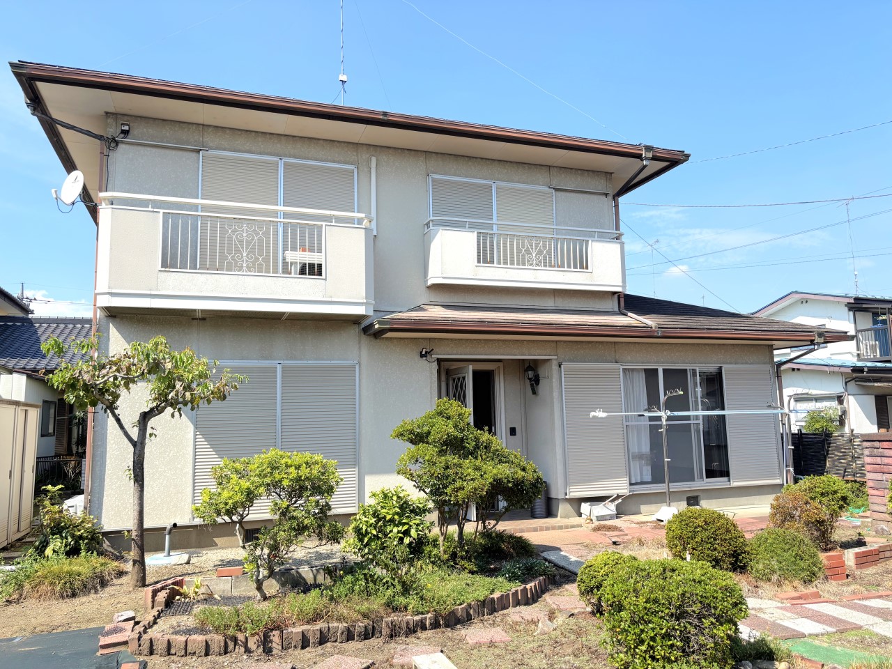 白を基調とした優しいデザインの外観です。