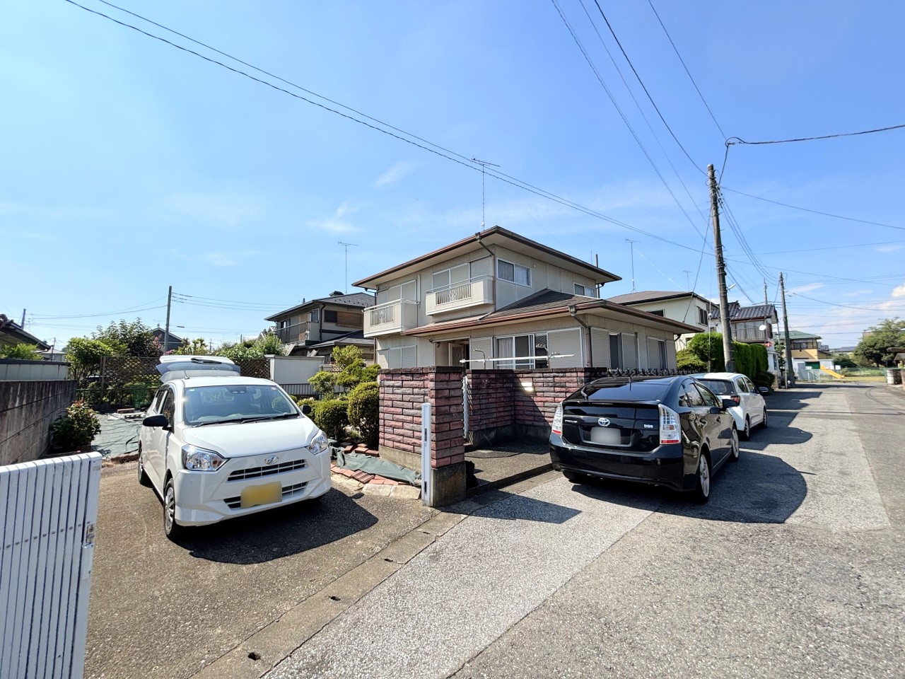 交通量の少ない閑静な住宅街です。