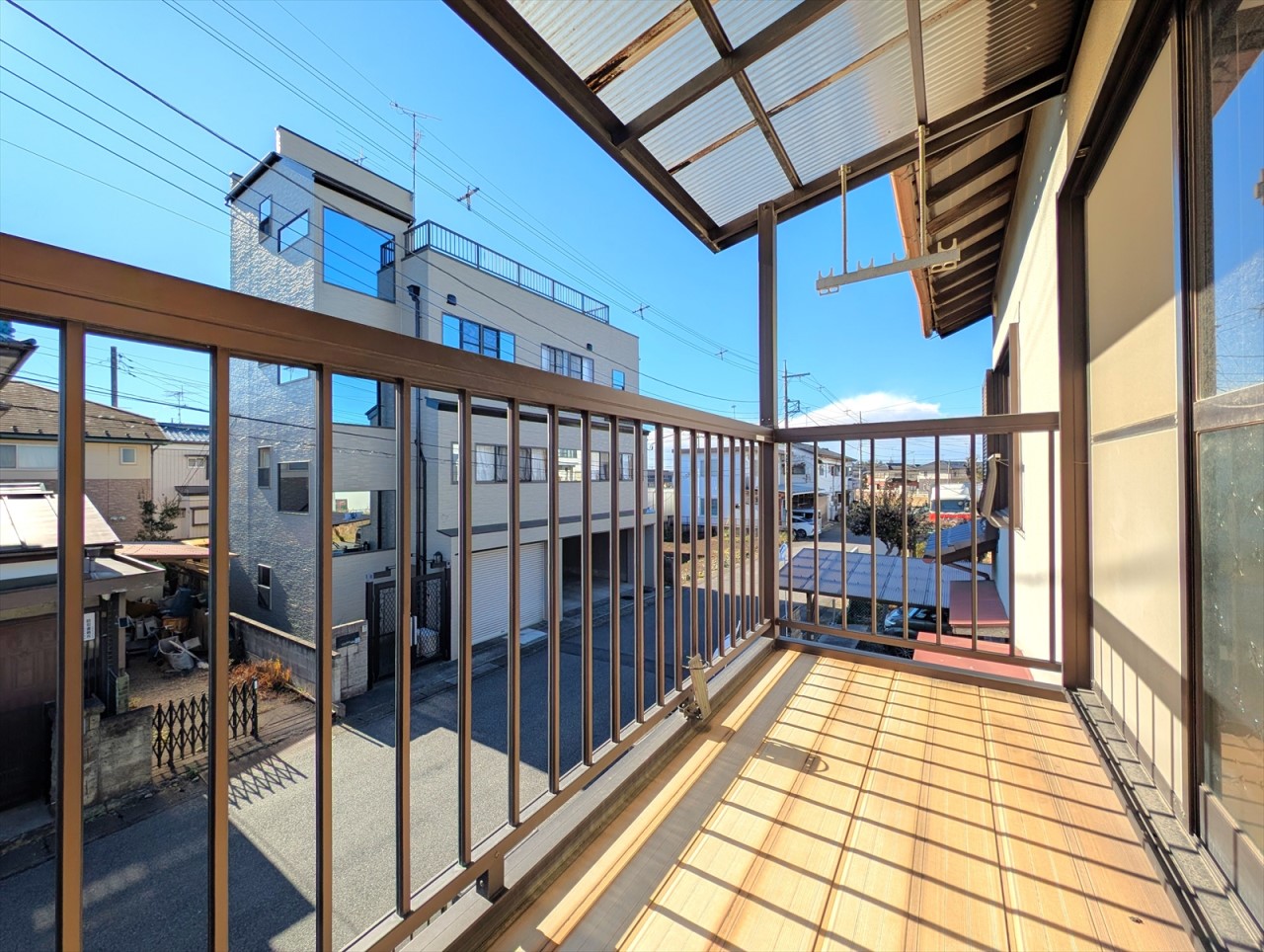 南向きの陽当たり良好なバルコニーでお洗濯物が良く乾きます♪(2025年12月撮影)
