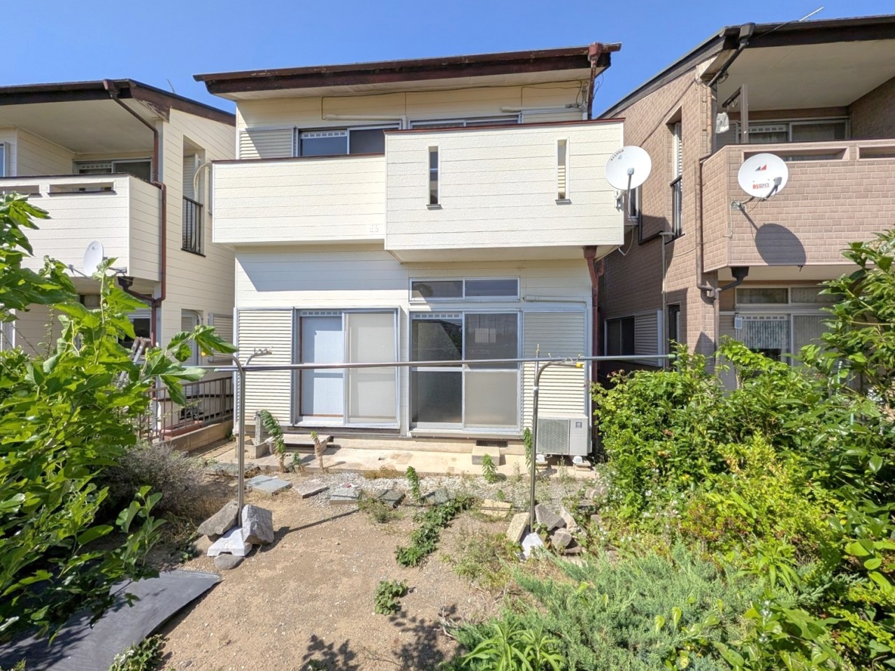 南西向きで陽当たり良好です!一日中陽当たりが良いのでお洗濯物も良く乾きます!(2026年6月撮影)※リフォーム前写真