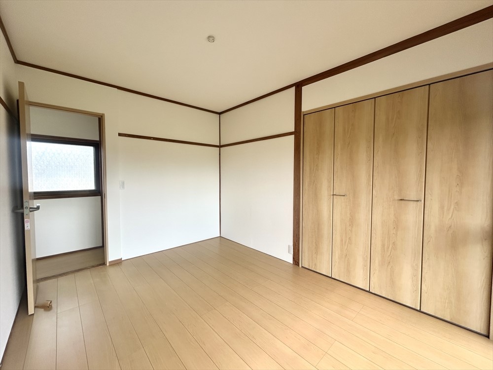 *. 2階洋室 .* ナチュラルな色合いが落ち着きます♪