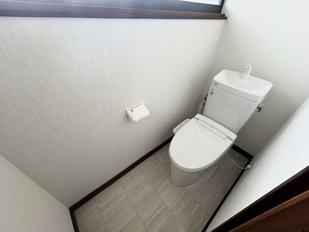 *. トイレ .* 新しい便器本体に交換しました。