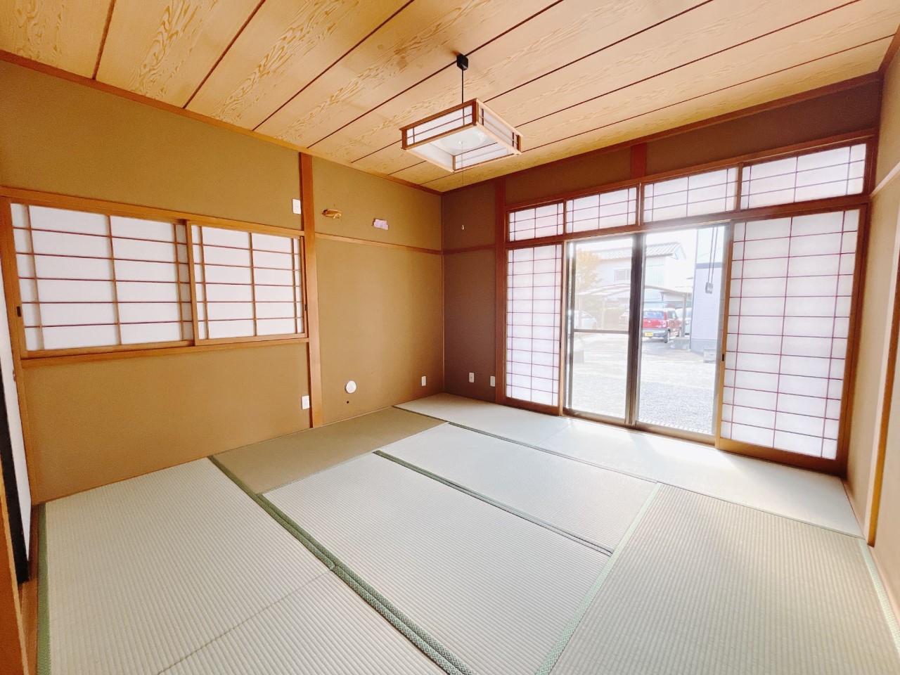 *. 和室 .* 朝日が入ってくる南東角のお部屋です♪